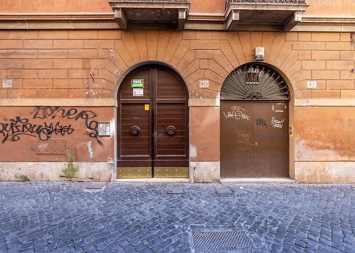 Romantic Refuge In Piazza Navona Apartament