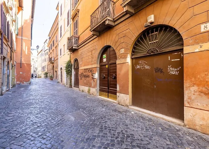 Romantic Refuge In Piazza Navona *